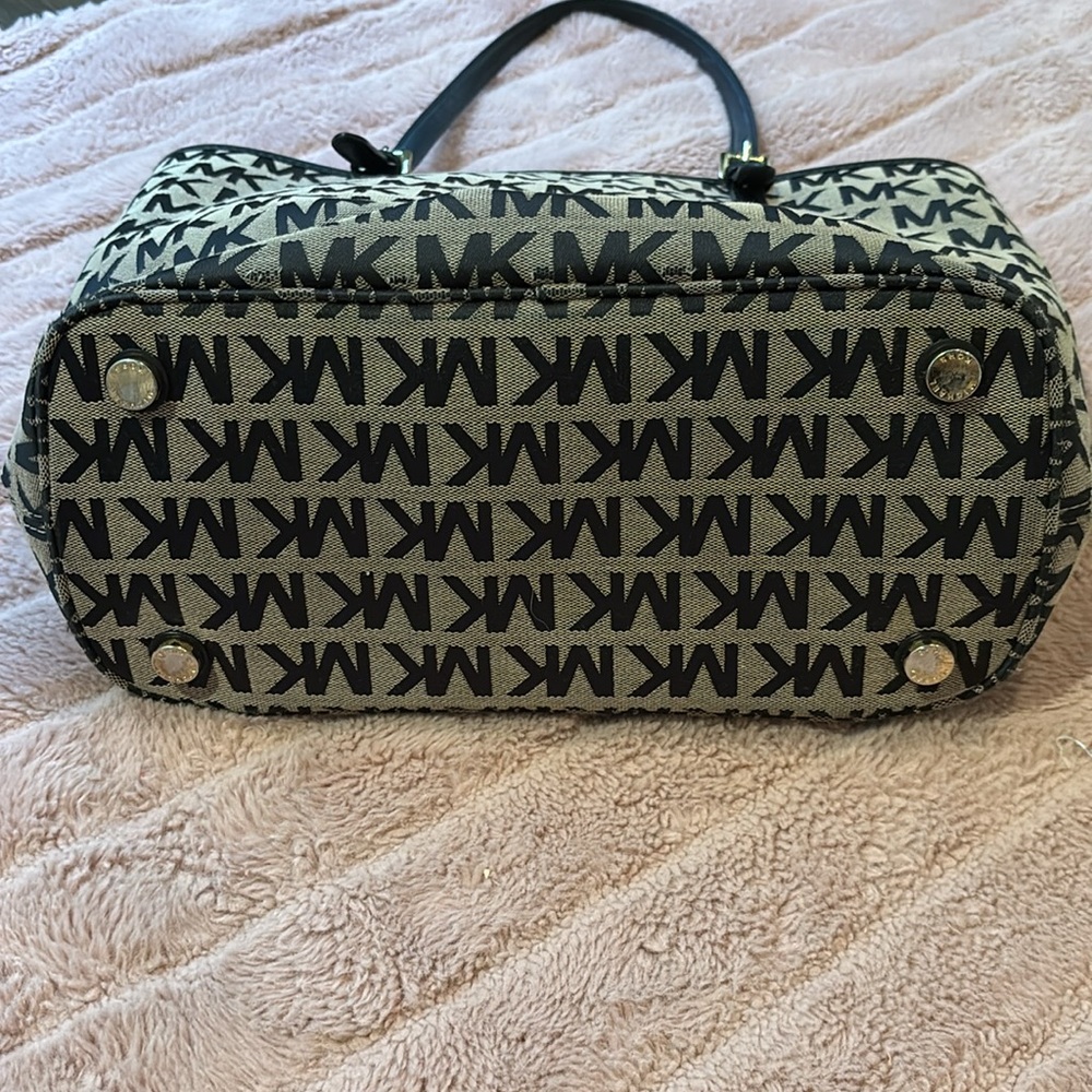 Michael Kors Black and Tan Tote Bag - Picture 5 of 7